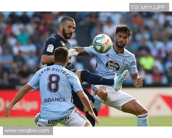 足球球星直线运球技巧解析及其在比赛中的战术应用